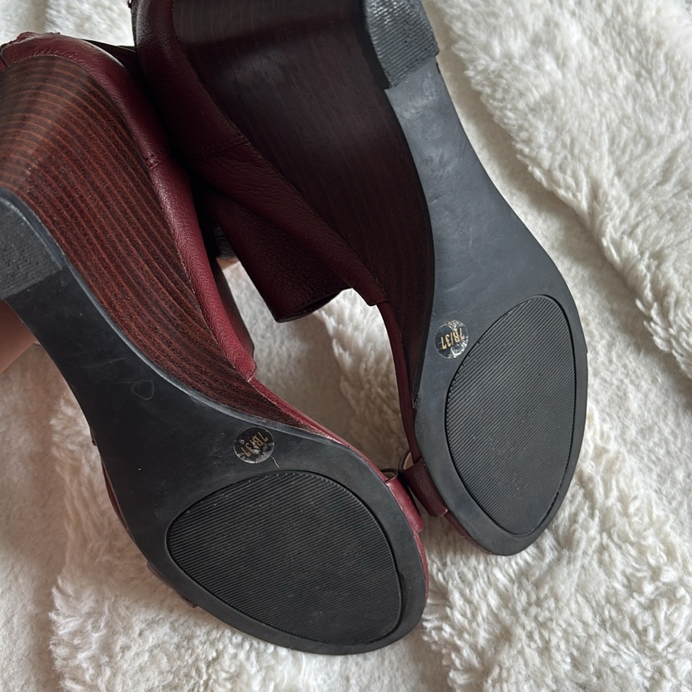 Sole Society Burgundy Leather Wedge Sandals Size 7 - Picture 5 of 5